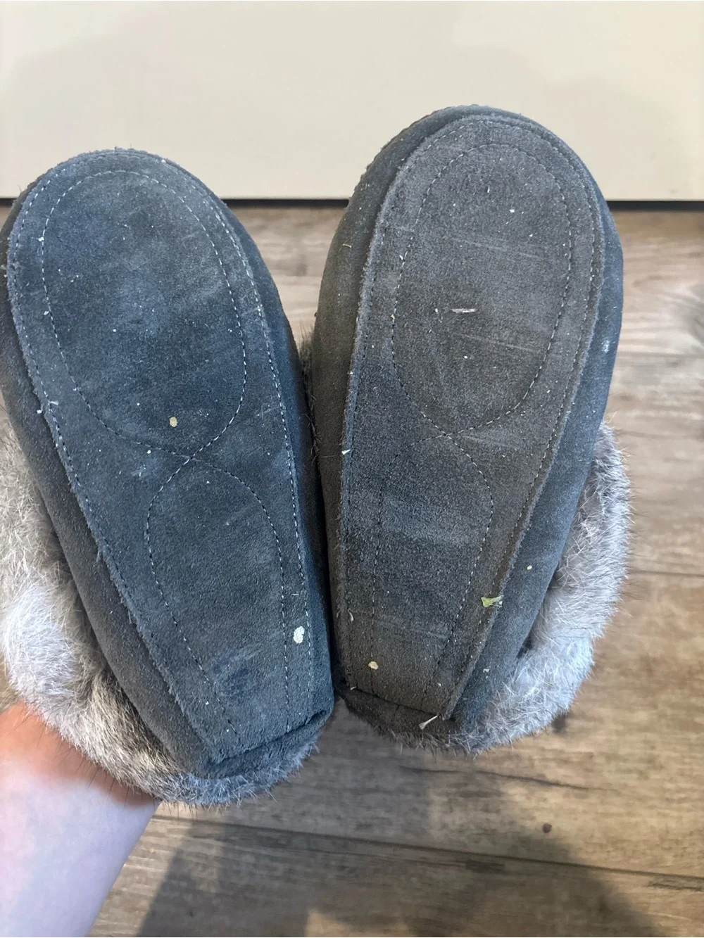Manitobah Rabbit Fur Trim Gray Beaded Moccasin Slippers Kids Size 3